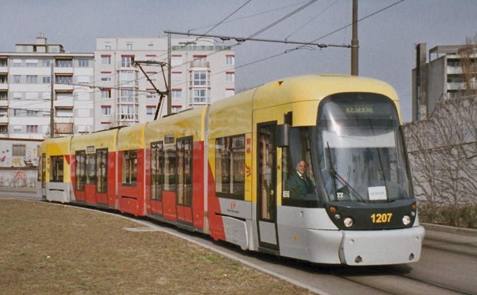 Le CityRunner 1207 en essais, aux couleurs du réseau de Lòdz, avant pelliculage. Pontets - Collection JML