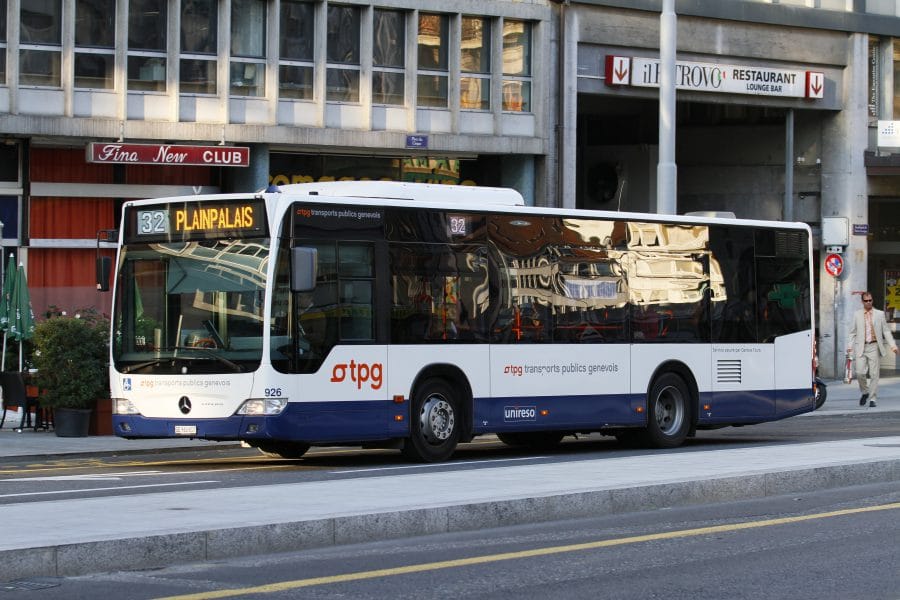 Septembre 2010 - Mercedes de dernière génération sur la ligne 32 - SNOTPG